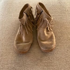UGG BOOTIES size 8 us